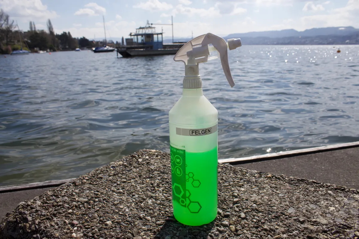Glint Out wheel cleaner for car cleaning by Lake Zurich