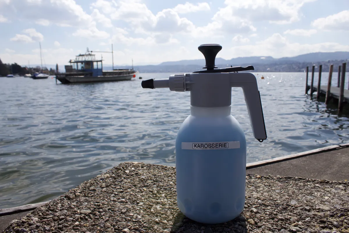 Glint Out exterior cleaner for car cleaning by Lake Zurich