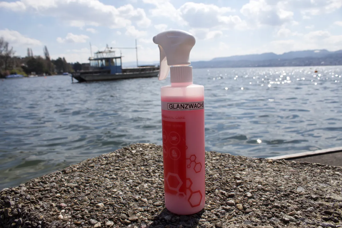 Glint Out liquid wax for car care by Lake Zurich